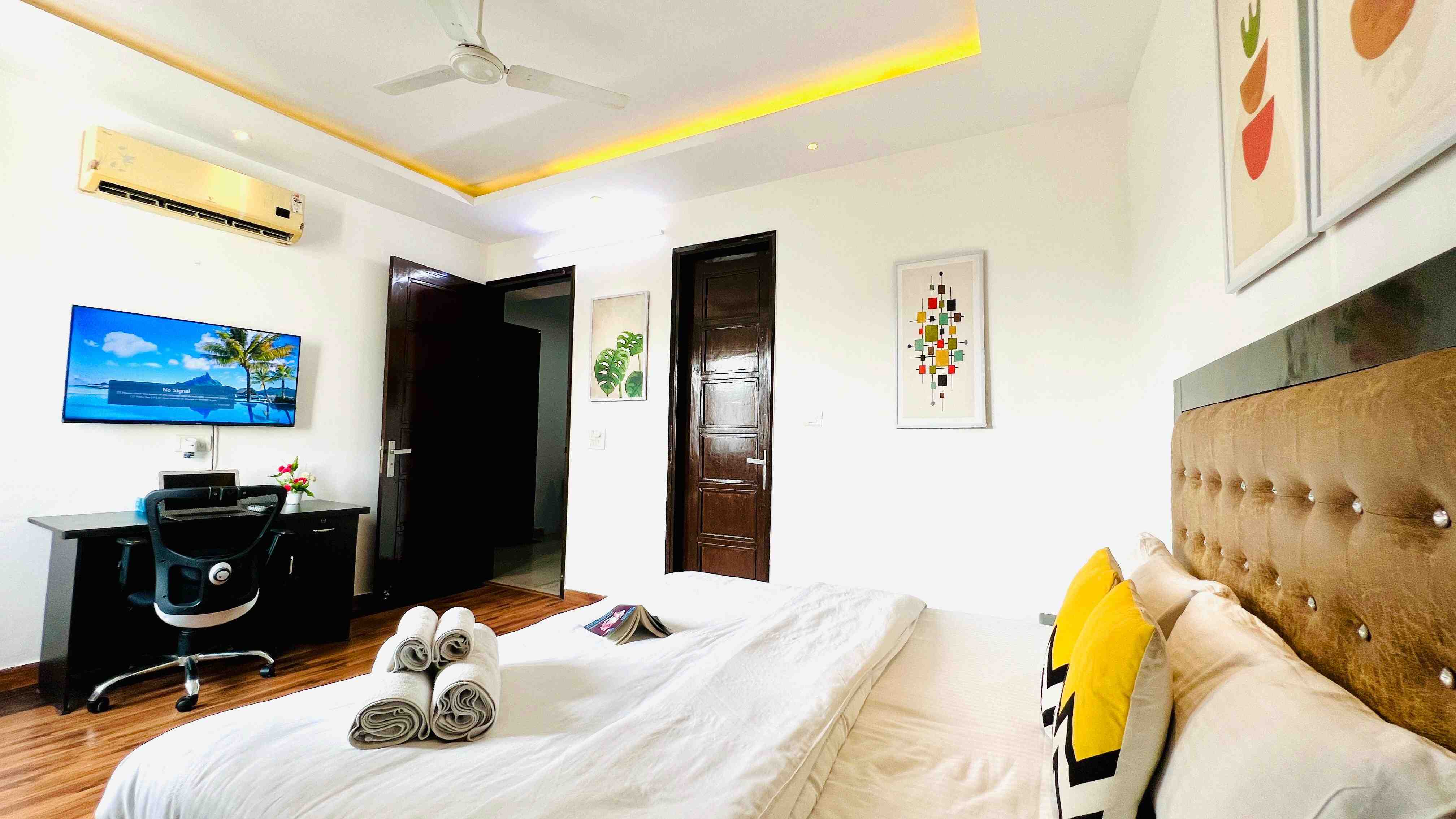 1BHK Defence Colony Mkt - Balcony, Parking