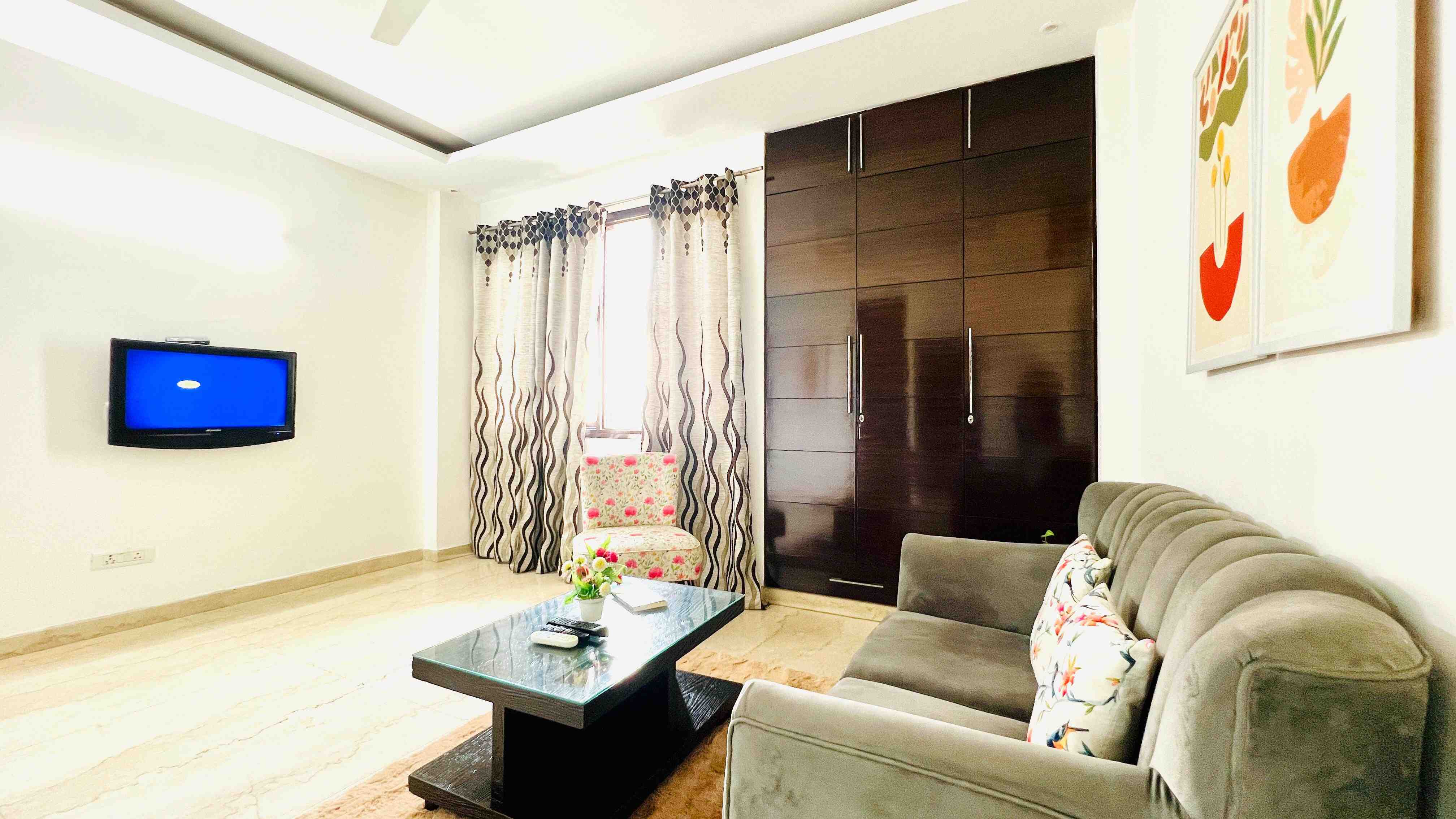 1BHK Defence Colony Mkt - Balcony, Parking