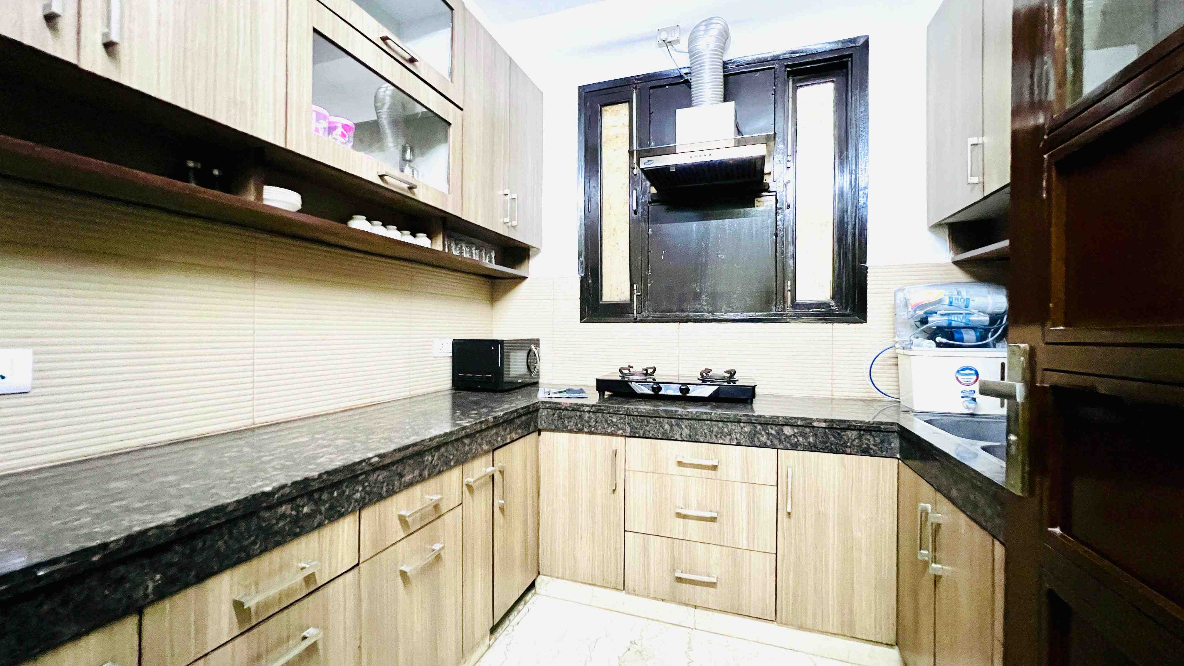 1BHK Defence Colony Mkt - Balcony, Parking